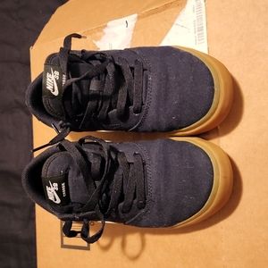 Nike canvas sneakers